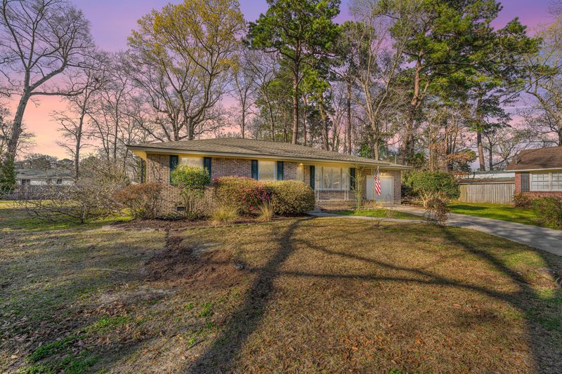 2012 Woodcliff St, Charleston, SC 29414