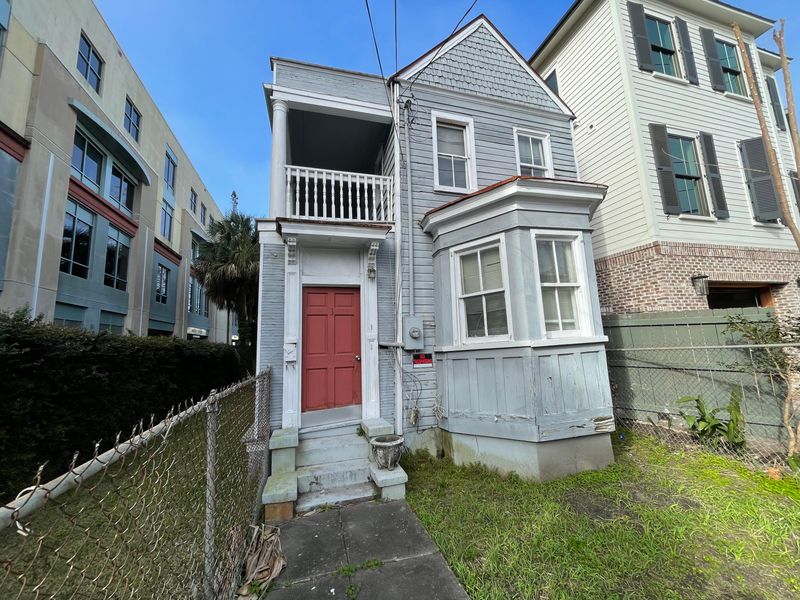 3 Elizabeth St, Charleston, SC 29403