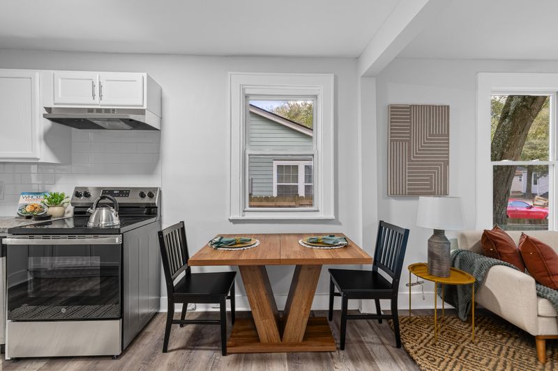 2718 E Surrey Dr, North Charleston, SC 29405
