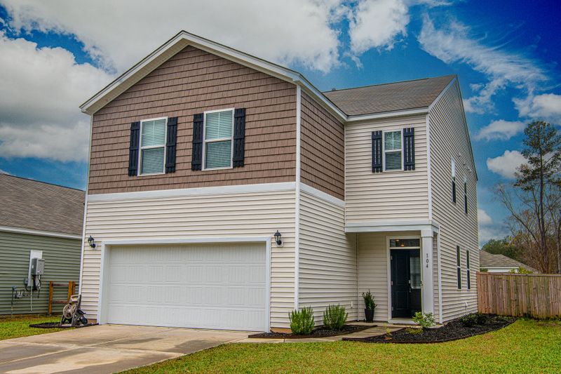 104 Cloverleaf St, Summerville, SC 29483
