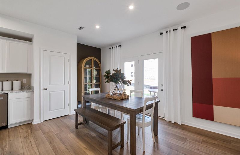 887 Meadowbrook Ln, Summerville, SC 29486