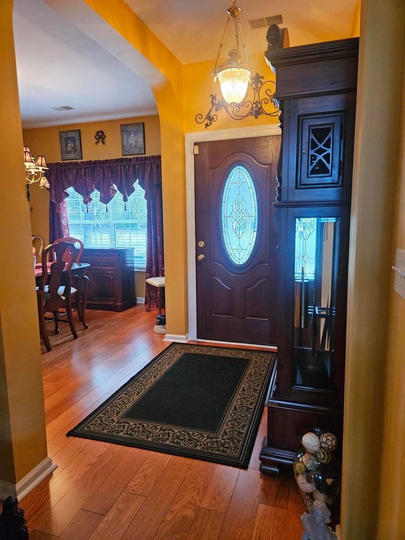 568 Pointe Of Oaks Rd, Summerville, SC 29485