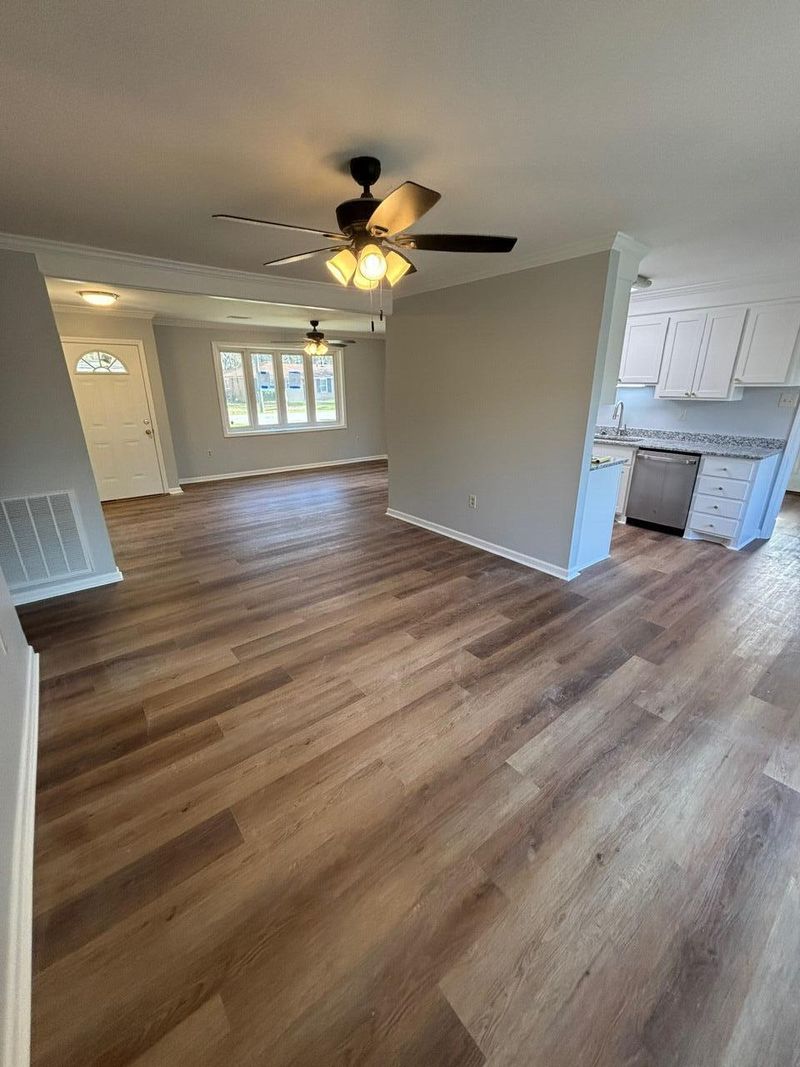 7719 Mendelwood Dr, North Charleston, SC 29418