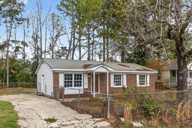 445 Robin Dr, Goose Creek, SC 29445