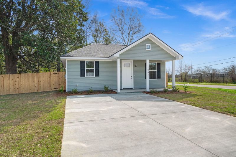 1941 Token St, North Charleston, SC 29405