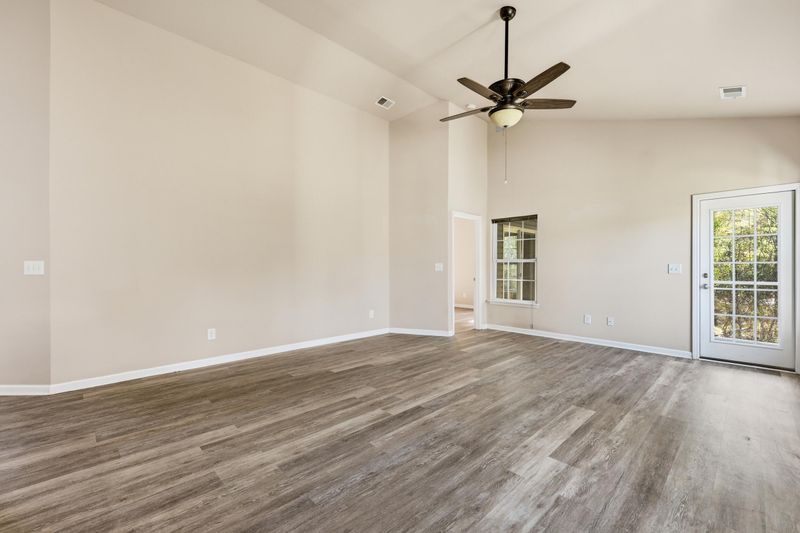 639 Savannah River Dr, Summerville, SC 29485
