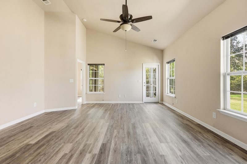 639 Savannah River Dr, Summerville, SC 29485