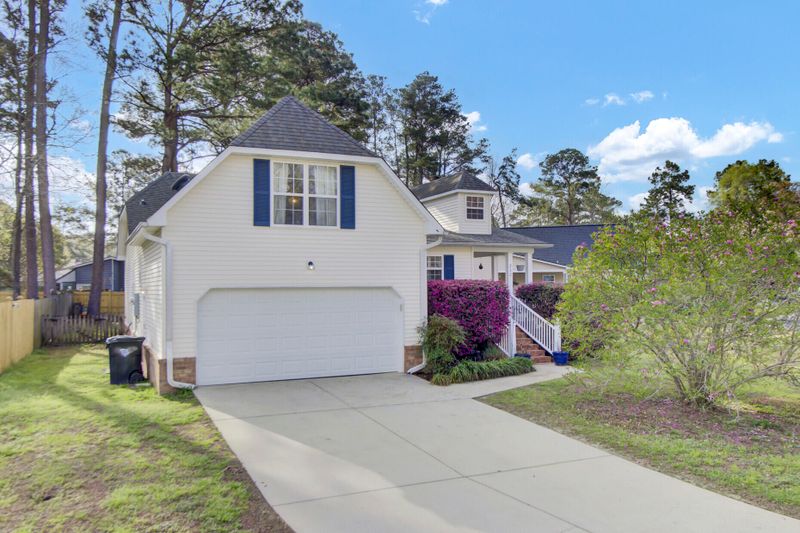 212 Thames Ave, Summerville, SC 29485