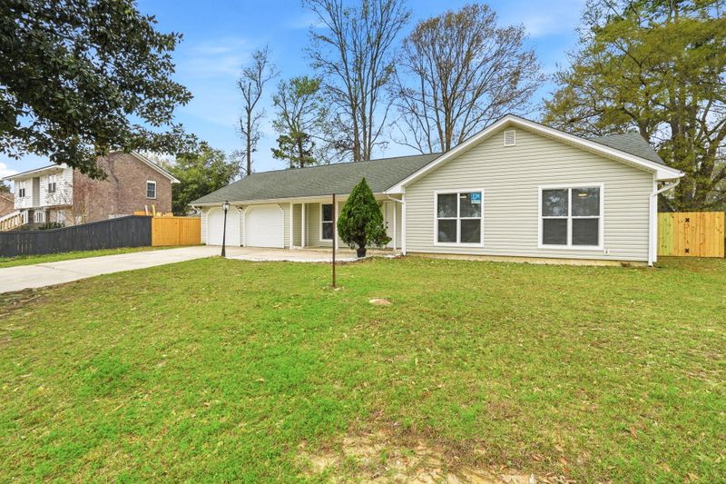 121 University Dr, Ladson, SC 29456