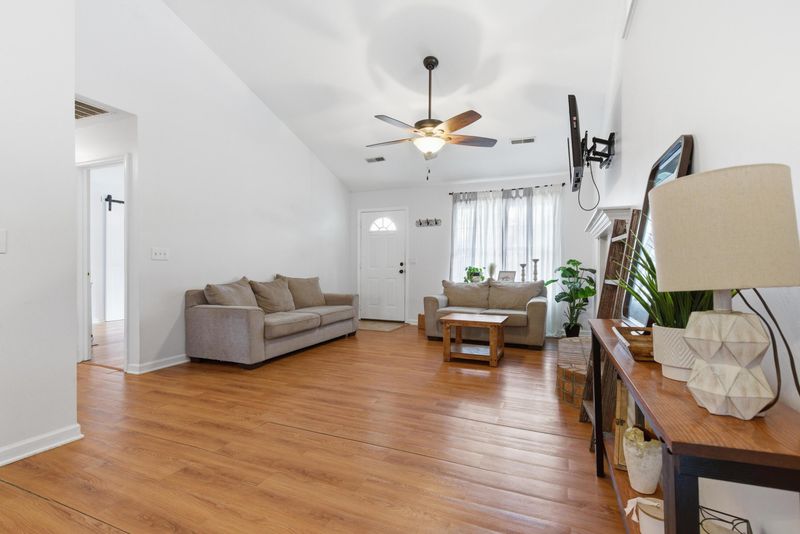121 Apache Dr, Summerville, SC 29483