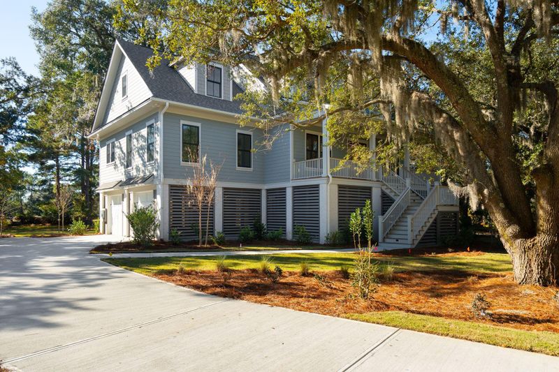 1574 Headquarters Plantation Dr, Johns Island, SC 29455