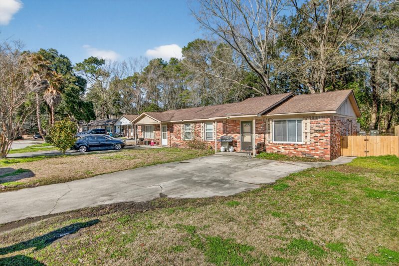 809 Sandpiper Dr, Ladson, SC 29456