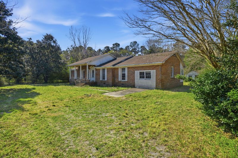 320 Guppy Way, Saint Stephen, SC 29479