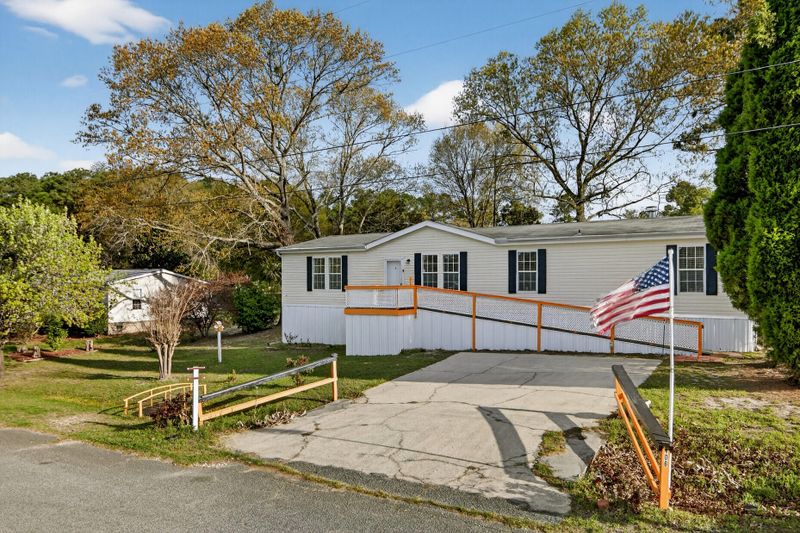 106 Minnie Ct, Moncks Corner, SC 29461