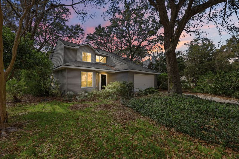 1364 Center Lake Dr, Mount Pleasant, SC 29464