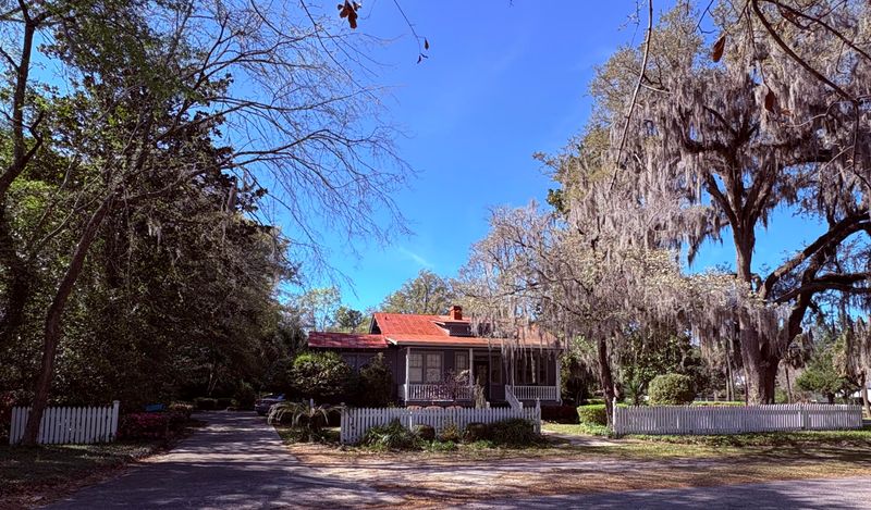 102 S Palmetto St, Summerville, SC 29483