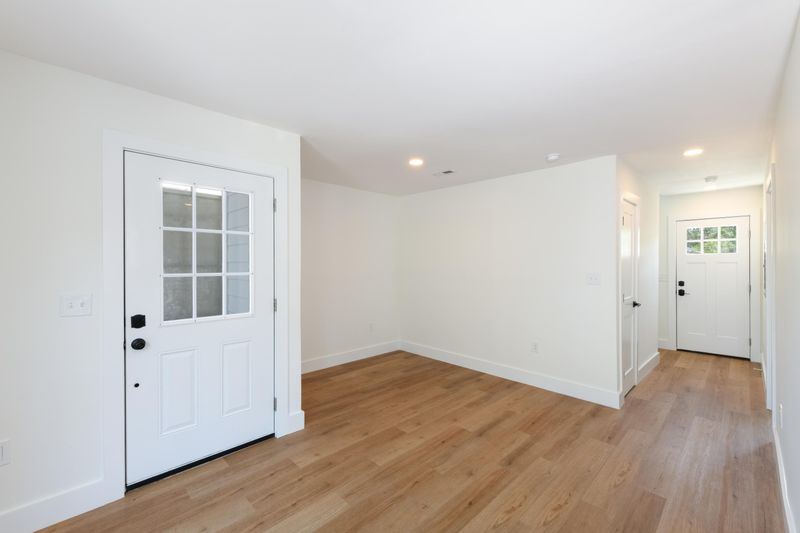 30 H St, Charleston, SC 29403