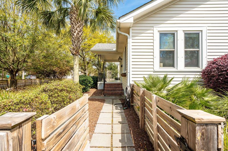 39 Riverdale Dr, Charleston, SC 29407