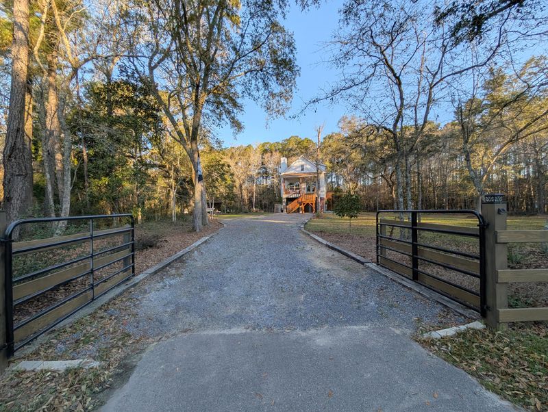 695 Kit Hall Rd, Mcclellanville, SC 29458