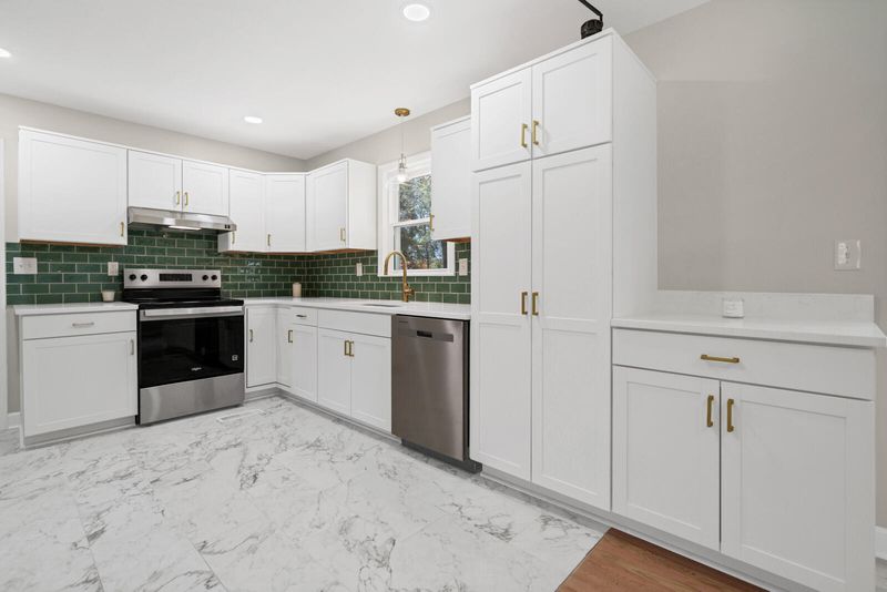 6047 Sc 165, Ravenel, SC 29470
