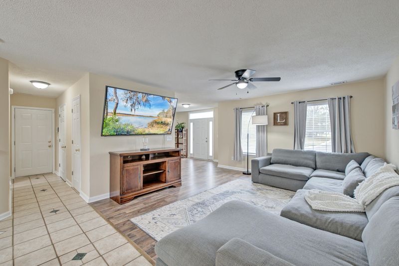 147 Hainsworth Dr, North Charleston, SC 29418