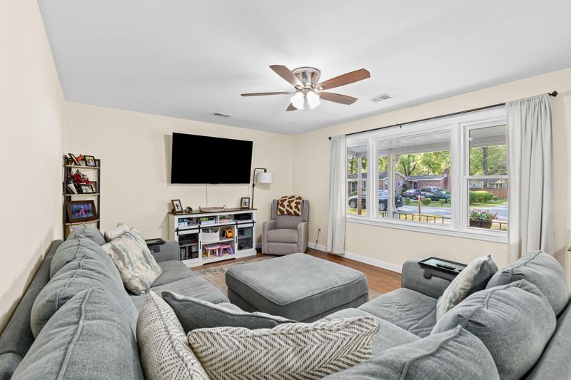1834 Piper Dr, Charleston, SC 29407