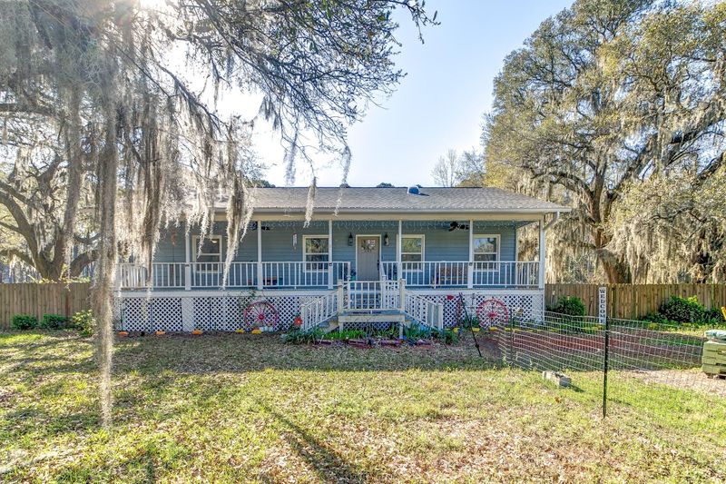 445 Dupre Rd, Mcclellanville, SC 29458