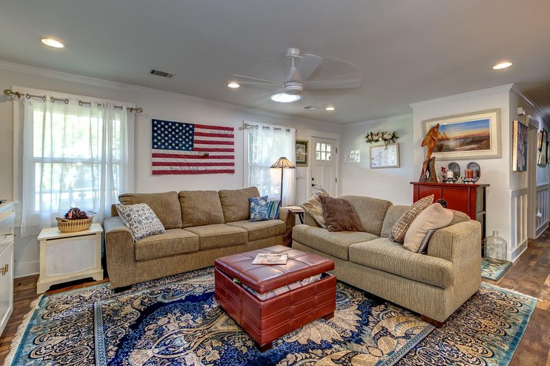 445 Dupre Rd, Mcclellanville, SC 29458
