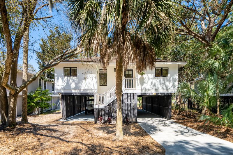 16 Twin Oaks Ln, Isle Of Palms, SC 29451