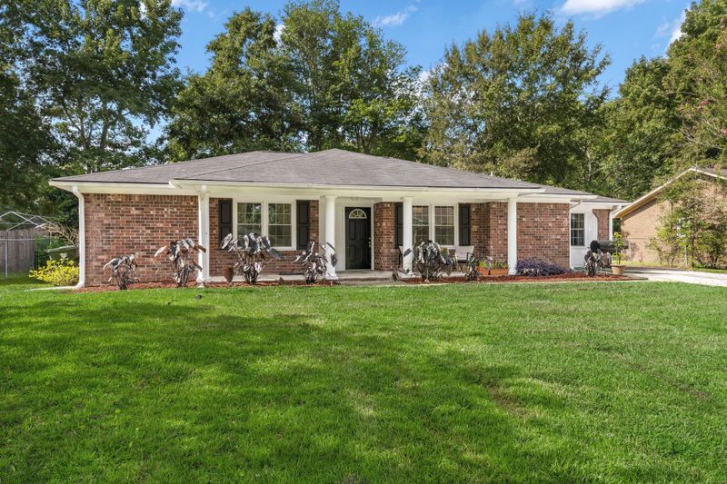 24 Lighthouse Dr, Goose Creek, SC 29445