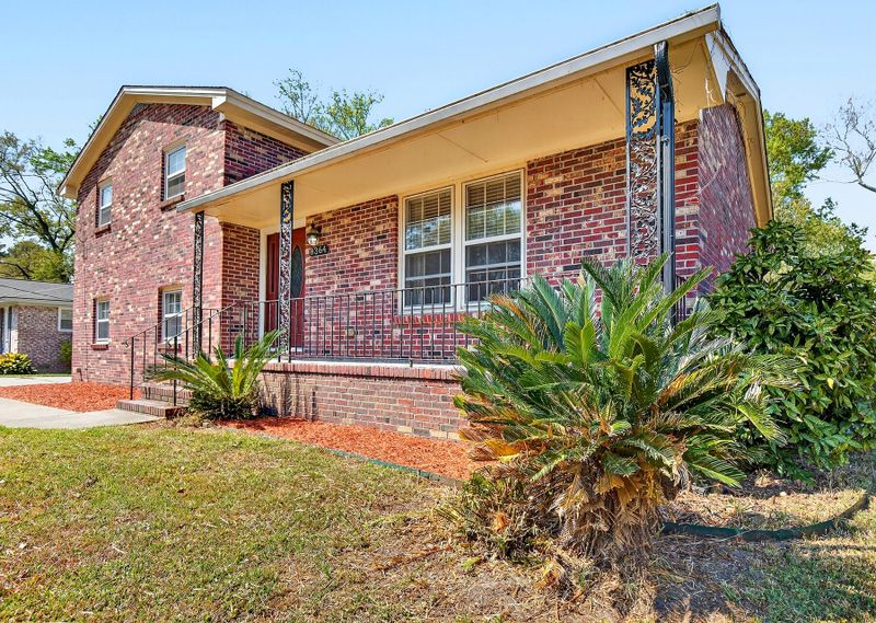 8364 Delhi Rd, North Charleston, SC 29406