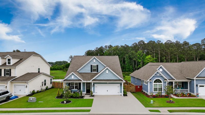 674 Black Pine Rd, Moncks Corner, SC 29461