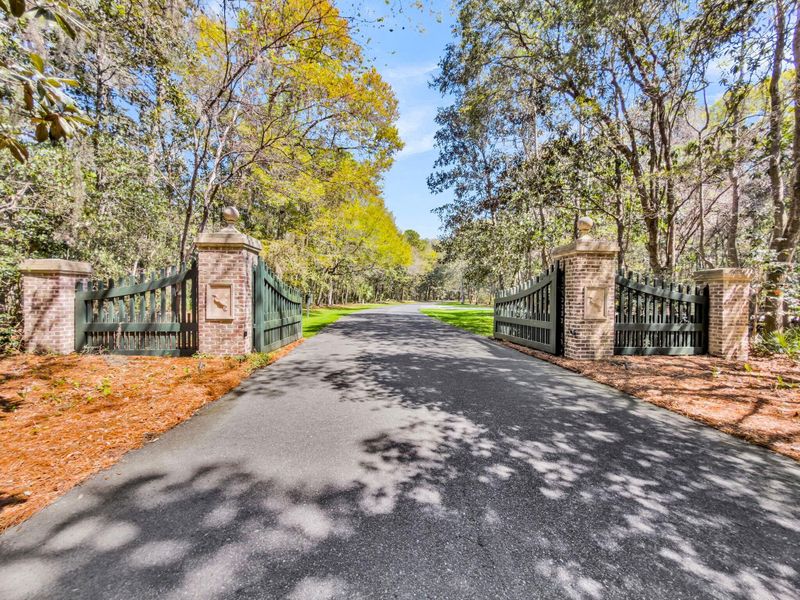 4173 Gnarled Oaks Ln, Johns Island, SC 29455