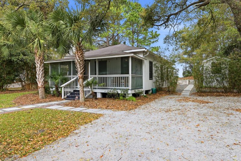 214 E Huron Ave, Folly Beach, SC 29439