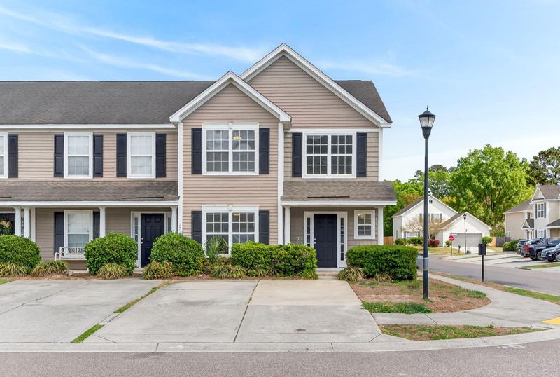 2400 Paladin Ln, North Charleston, SC 29406