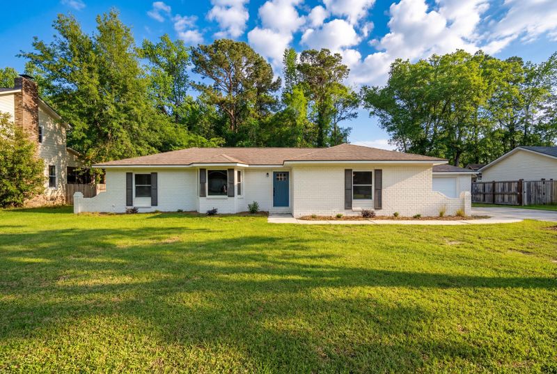 230 Smythe Dr, Summerville, SC 29485