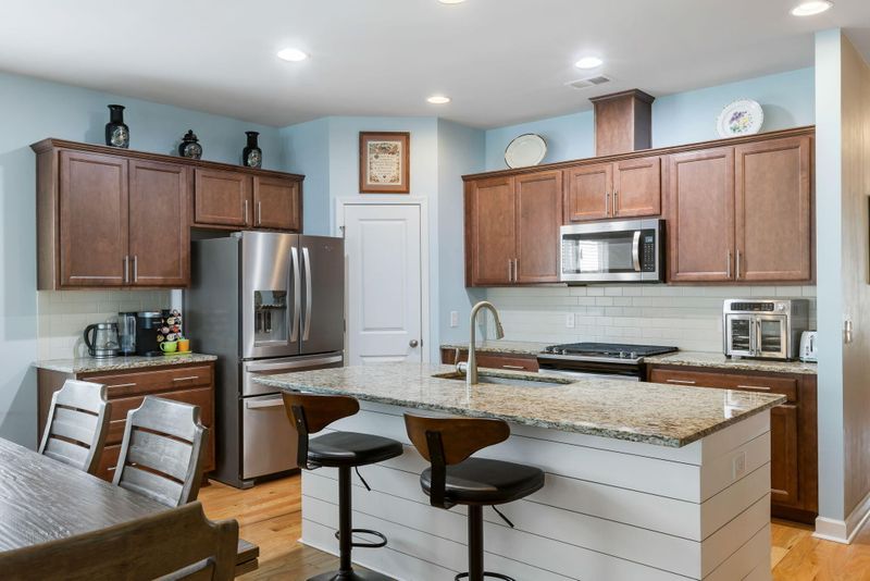 1607 Shady Pine Rd, Charleston, SC 29414