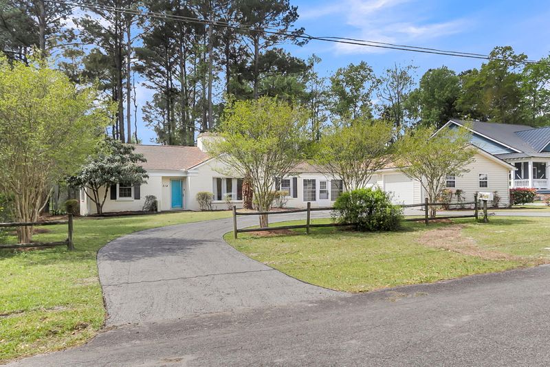 214 E 4th South St, Summerville, SC 29483