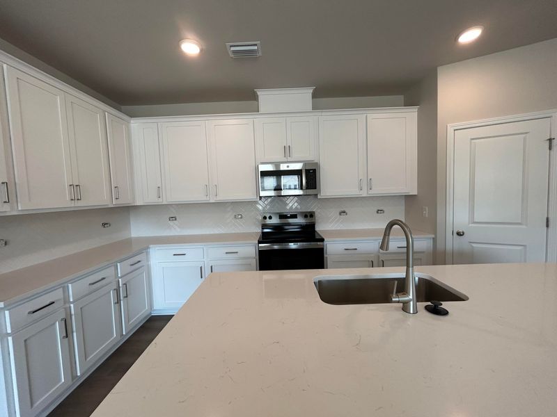 3060 Macaron Ct, Ravenel, SC 29470