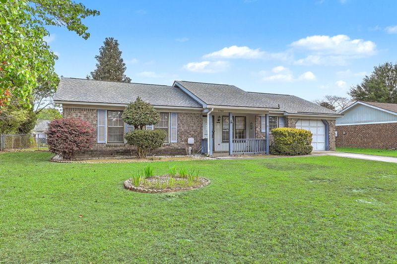 7744 Rosin Dr, North Charleston, SC 29418