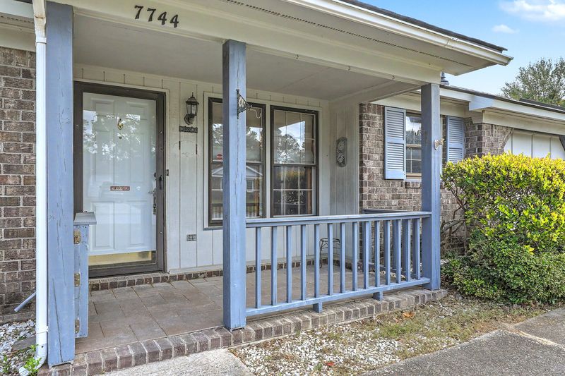 7744 Rosin Dr, North Charleston, SC 29418