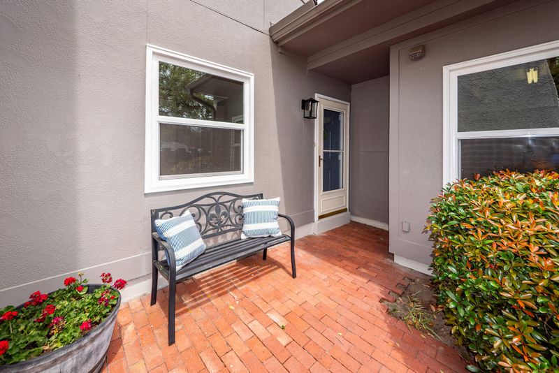 306 Ventura Pl, Mount Pleasant, SC 29464