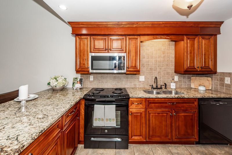 306 Ventura Pl, Mount Pleasant, SC 29464