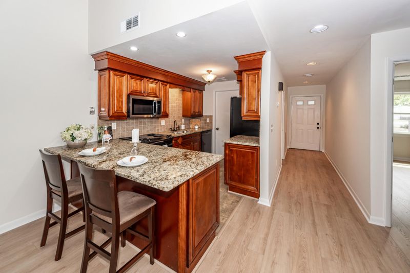 306 Ventura Pl, Mount Pleasant, SC 29464
