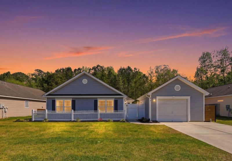611 Savannah River Dr, Summerville, SC 29485