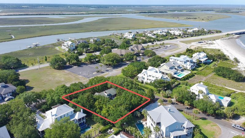 3121 Middle St, Sullivans Island, SC 29482