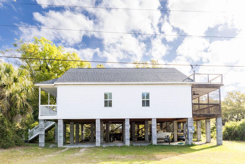 518 Jungle Rd, Edisto Island, SC 29438