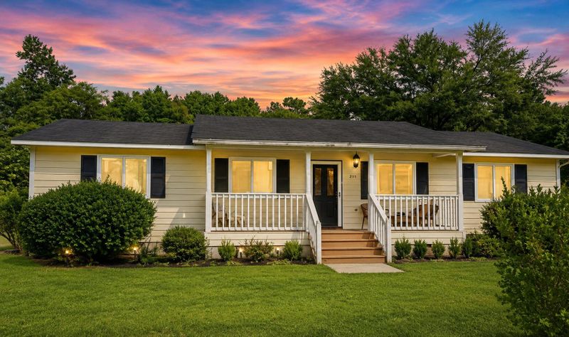 244 W Pine St, Lincolnville, SC 29485