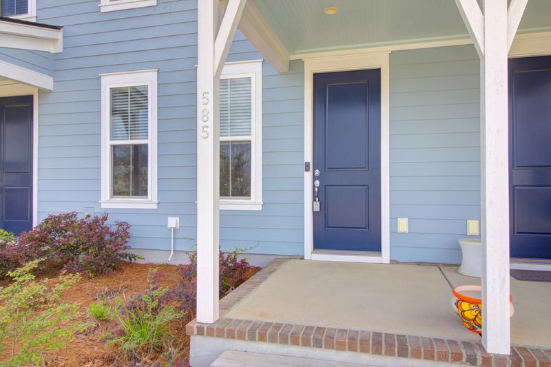 585 Blueway Ave, Summerville, SC 29486