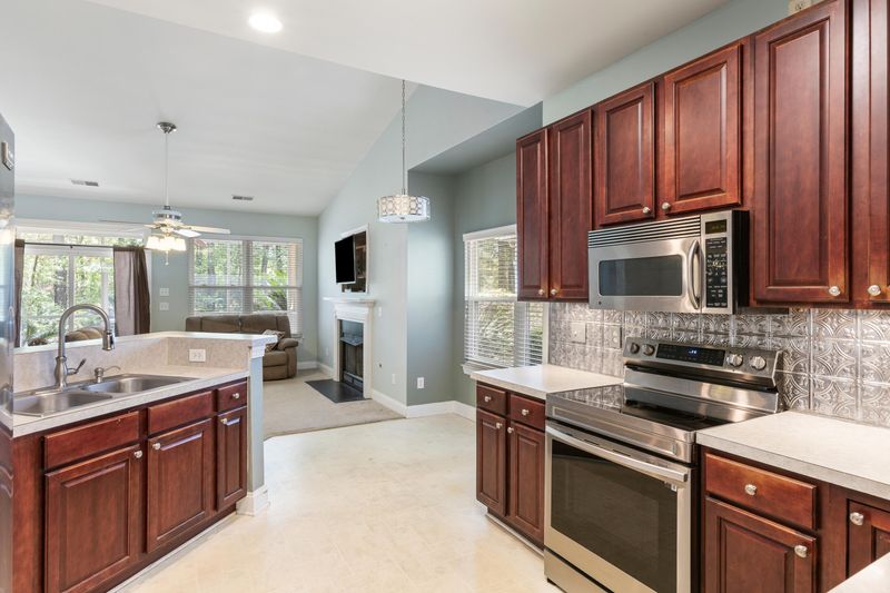 4925 Franconia Dr, Summerville, SC 29485